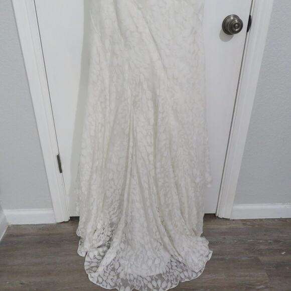 Galina Womens 4 Soft White Strapless Lace Gown with Ribbon Detail Small Train - Picture 6 of 11